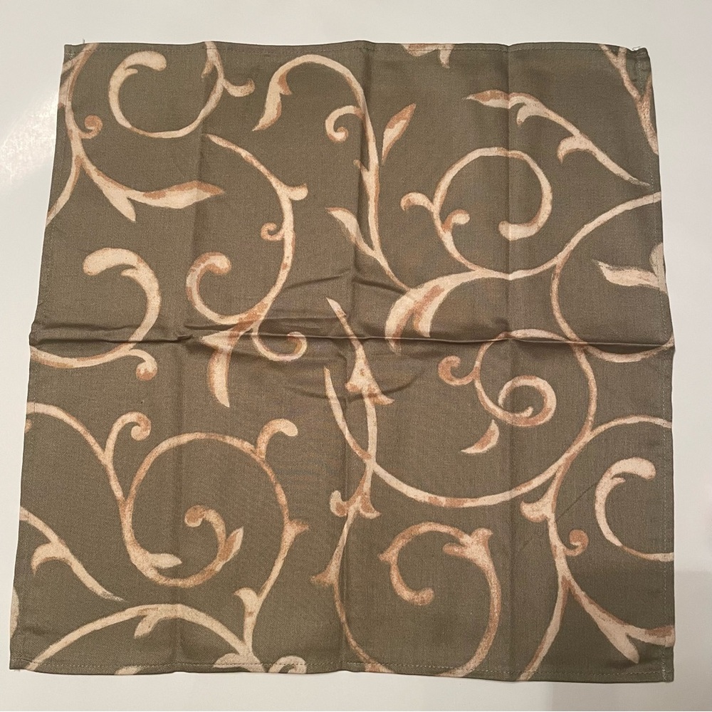 Artimino green and gold square placemats set of 8 18” x 18”